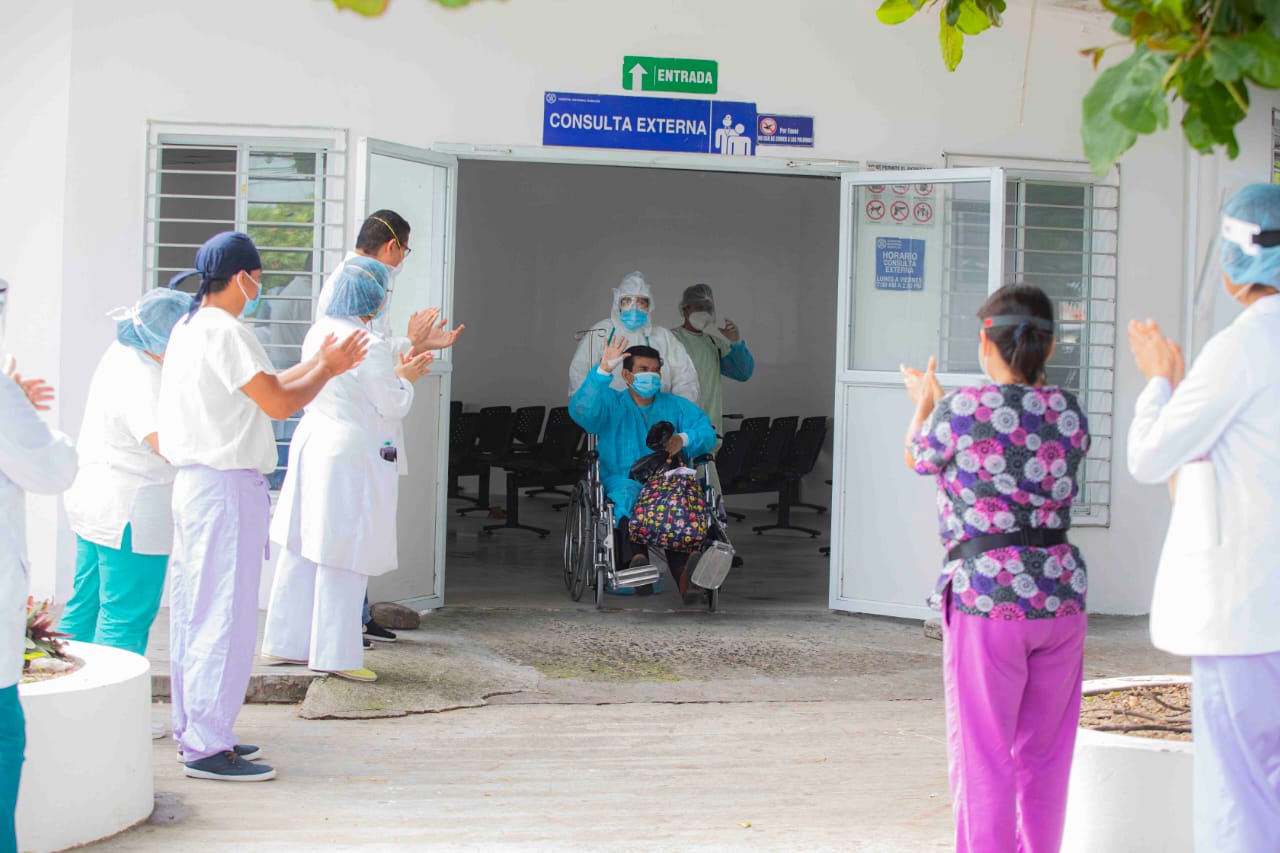 hospital-rosales-da-el-alta-a-9-pacientes-que-vencieron-al-covid19